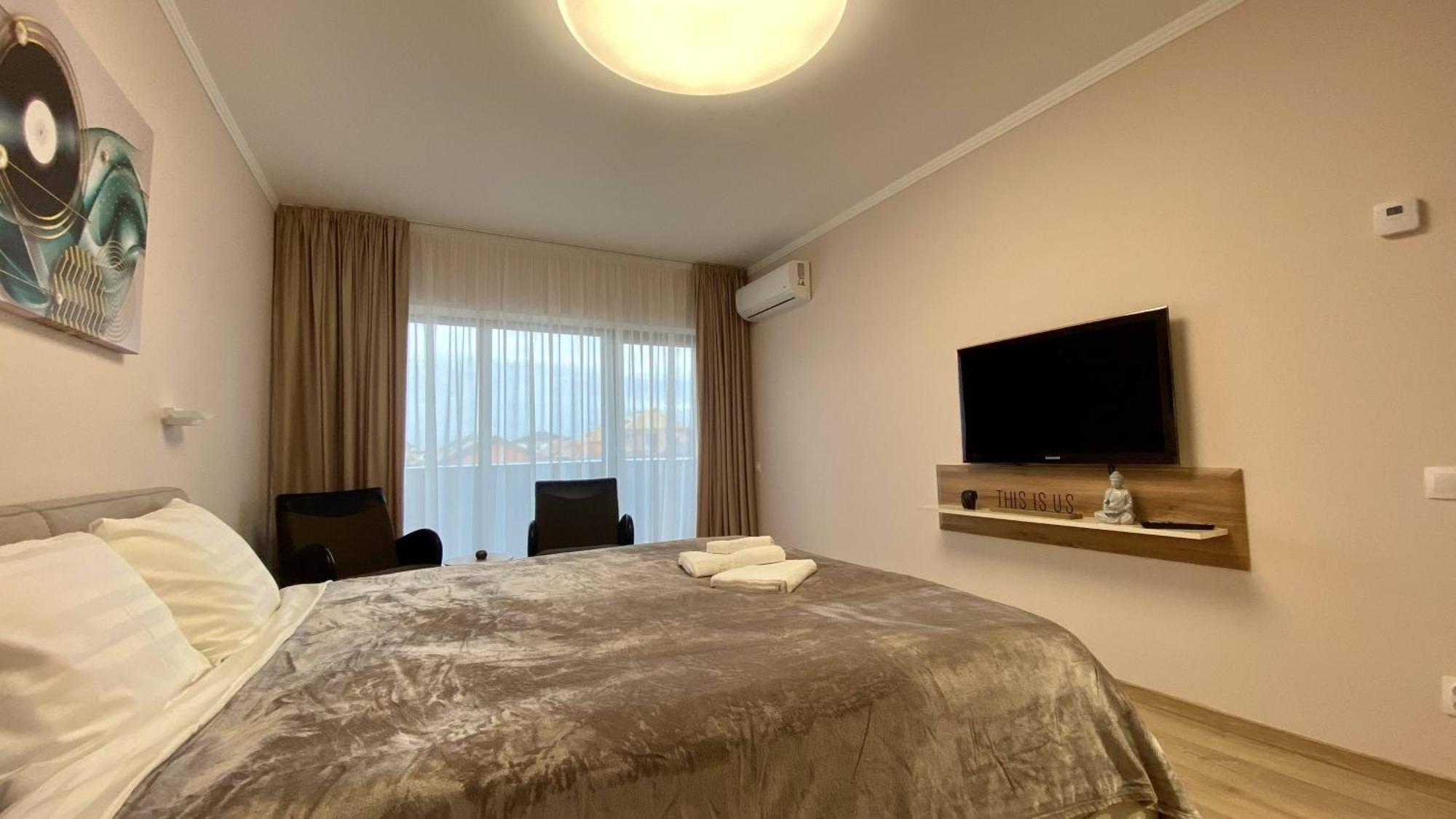 This Is Us Apartments Oradea Bagian luar foto